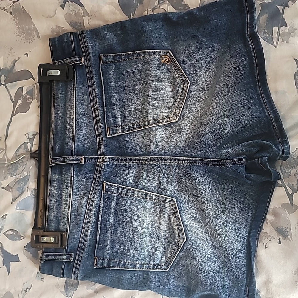 Jean short - Picture 2 of 3
